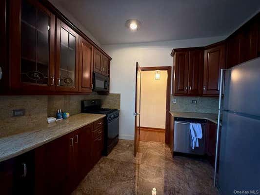 73 37 AUSTIN ST