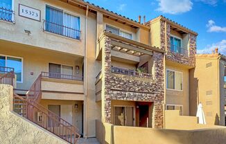 Great 1B/1BA Condo In Rancho Bernardo!