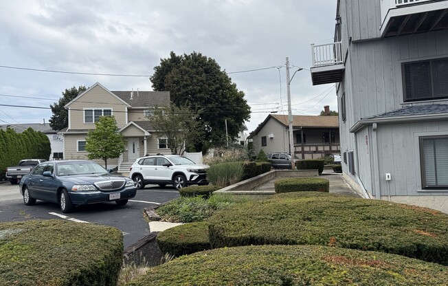 2 beds, 1 bath, $2,650, Unit 4