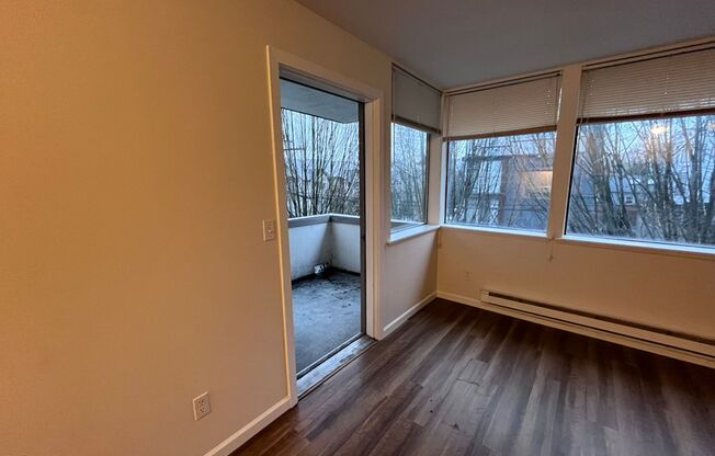 Studio, 1 bath, 350 sqft, $1,395