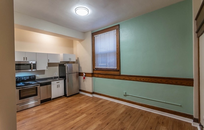 Studio, 1 bath, 328 sqft, $1,299, Unit 305