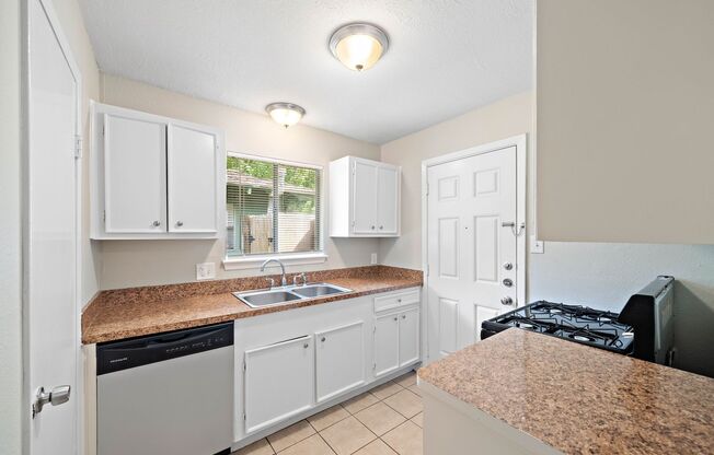 Lovely 3 Bedroom 2 Bath Duplex Home with Totally Private Backyard with Nice Wooden Privacy Fence!!