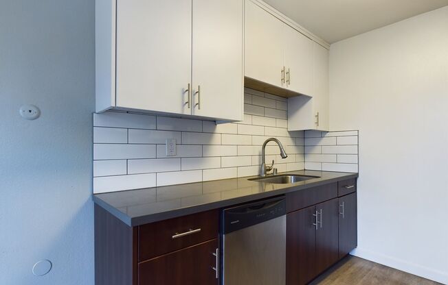 4018 Alabama Street - 2 Bedroom x 1bath - **** 1 month free with 14-month lease.