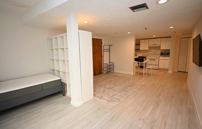 Studio, 1 bath, 473 sqft, $2,190, Unit 102