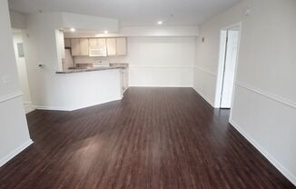 Gorgeous 2/2 Wood Floors Condo For Rent @ The Crest close to UCF and Valencia.