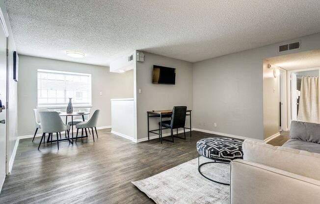 1 bed, 1 bath, 800 sqft, $899