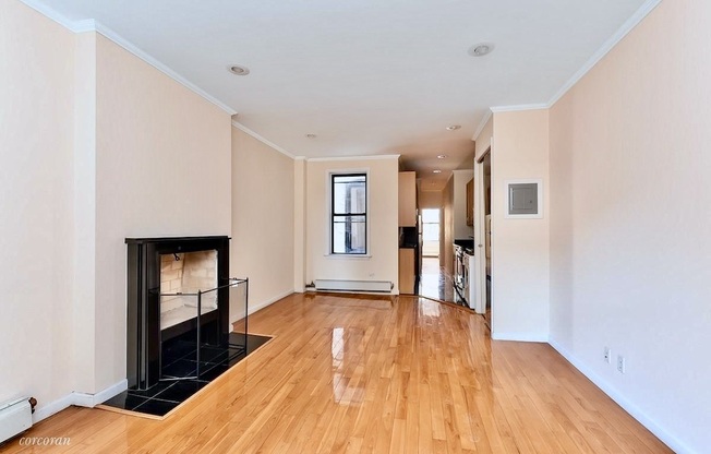 206 E 124 ST