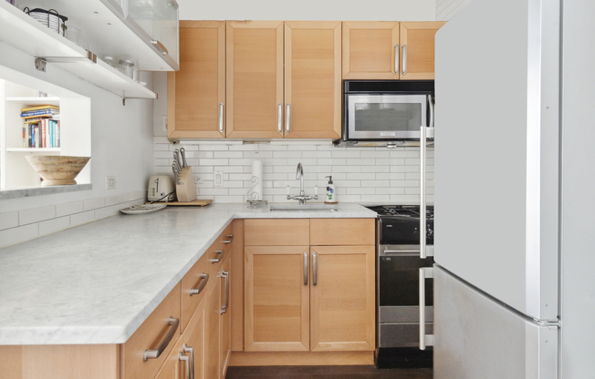332 W 101 ST