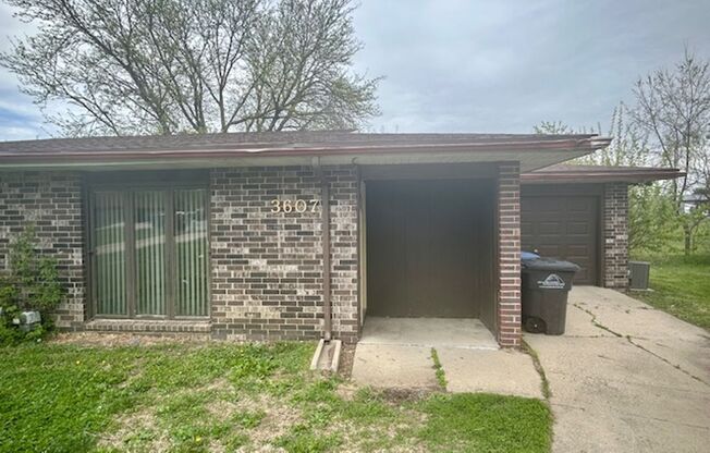 Two Bed Duplex with Garage