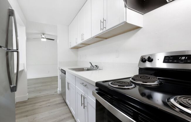 2 beds, 1 bath, 850 sqft, $1,675, Unit 9100-11