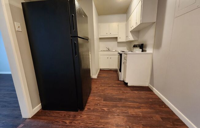 1 bed, 1 bath, 650 sqft, $675, Unit 14