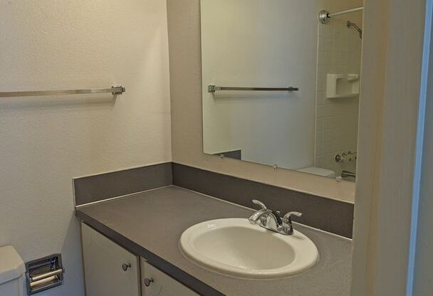 Studio, 1 bath, 350 sqft, $995, Unit 307