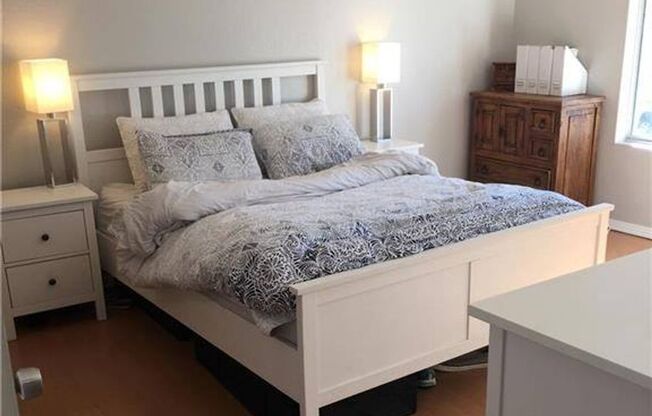 2bed/1bath w/ 1 car garage in the heart of Mission Viejo