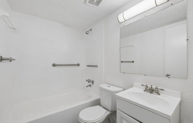 2 beds, 1 bath, $1,000, Unit 48