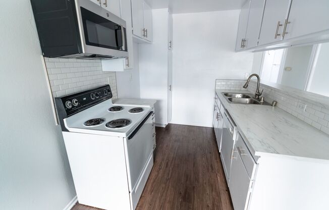 2 beds, 1 bath, 1,000 sqft, $1,998, Unit 120