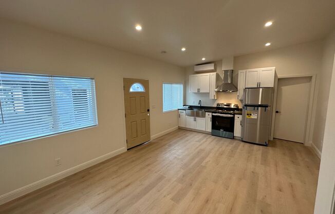Studio, 1 bath, 300 sqft, $1,912, Unit 6612 Telegraph Ave