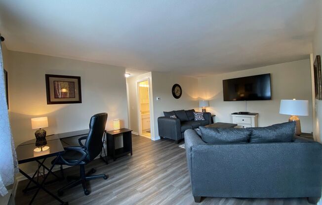 2 beds, 1 bath, 800 sqft, $1,600, Unit Apartment 11