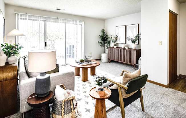 One and two bedroom apartment homes with efficient appliances, in-unit washer & dryer, walk-in closets, and some updated units available at Somerset Apartments in Lincoln, NE