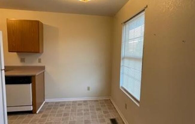 1 bed, 1 bath, $605, Unit 30