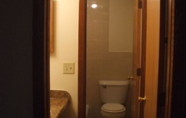 2 beds, 1 bath, 850 sqft, $1,144, Unit 7926 - 5