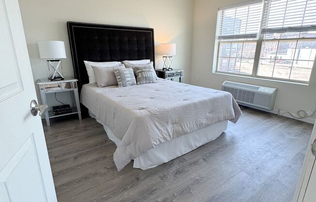 1 bed, 1 bath, 768 sqft, $1,700, Unit 2008