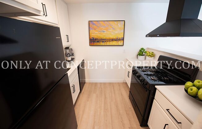 2 beds, 1 bath, 894 sqft, $1,599, Unit 04