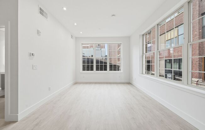 1 bed, 1 bath, 810 sqft, $1,900