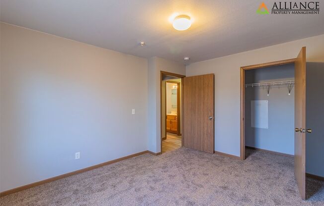 3 beds, 1.5 baths, 1,008 sqft, $1,050, Unit 18