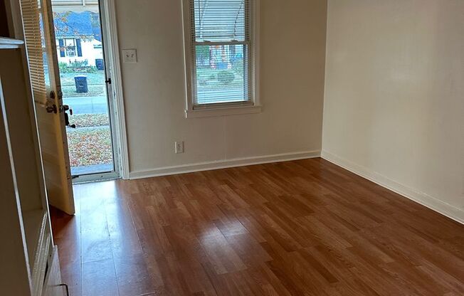 2 beds, 1 bath, $985