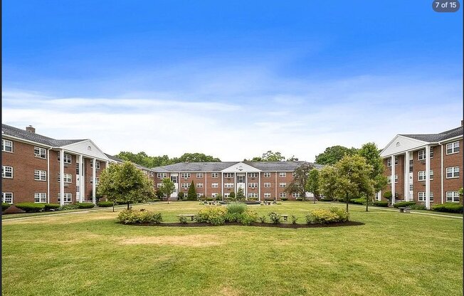 11 OLD COLONY LN