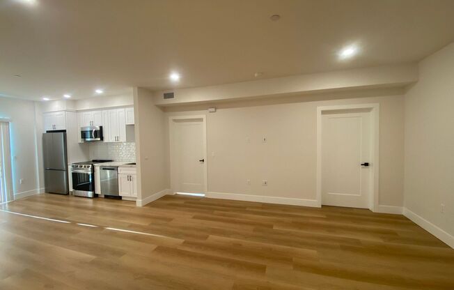 2 beds, 1 bath, 868 sqft, $2,950, Unit 401