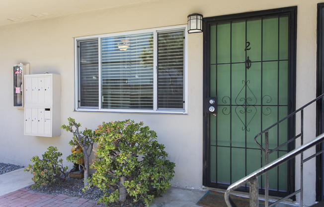 Shelter Island/Point Loma: Beautiful 1 Bedroom with Onsite Laundry