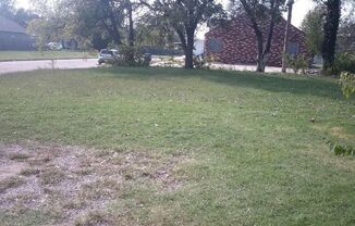 Cozy 2-Bedroom Home with Large Yard & Storage Shed – $850/mo