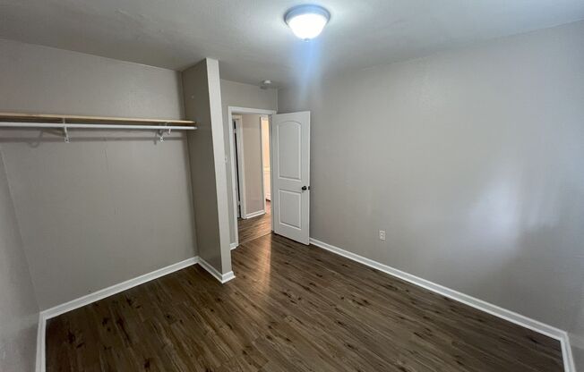 3 beds, 1 bath, $895