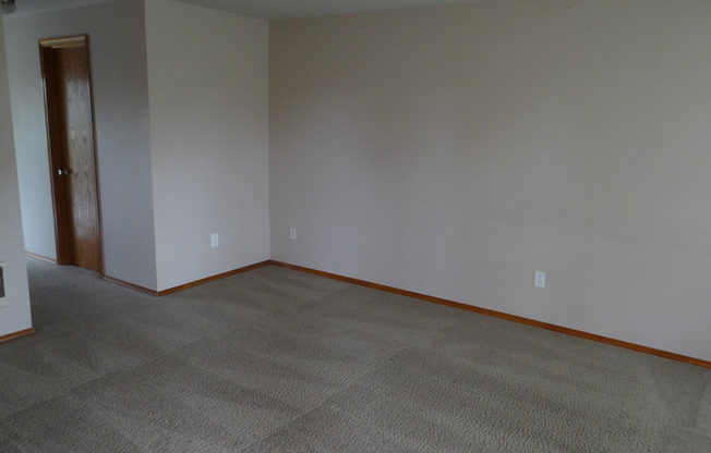 Lovely La Center Duplex Available for Lease - 620 E. Elm Ave La Center, WA