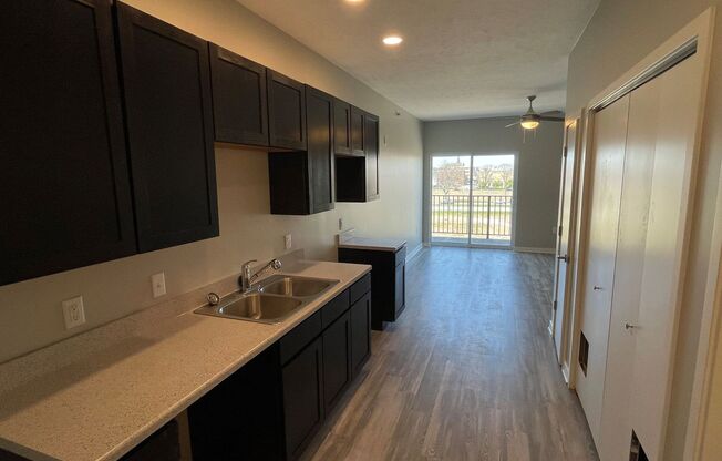 Studio, 1 bath, 550 sqft, $1,105, Unit 522
