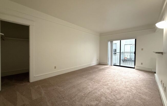 Studio, 1 bath, 405 sqft, $1,195, Unit 306