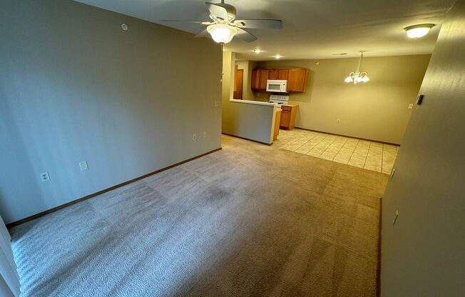 2 beds, 2 baths, $895, Unit UNIT 16