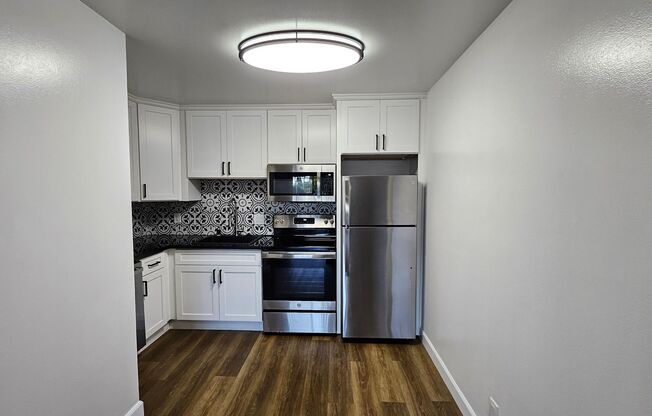 1 bed, 1 bath, 650 sqft, $1,934, Unit APT. 11