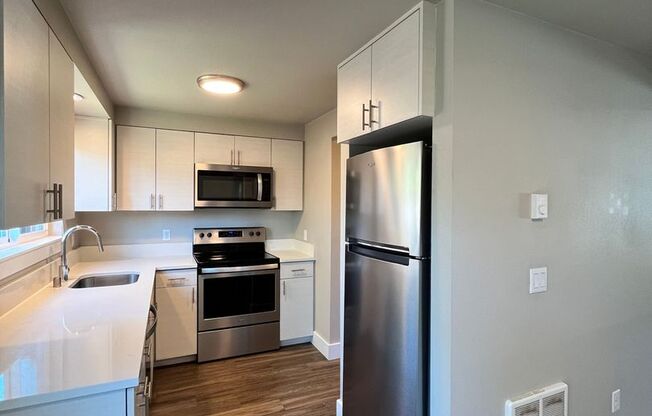 2 beds, 1.5 baths, $1,795, Unit B 3