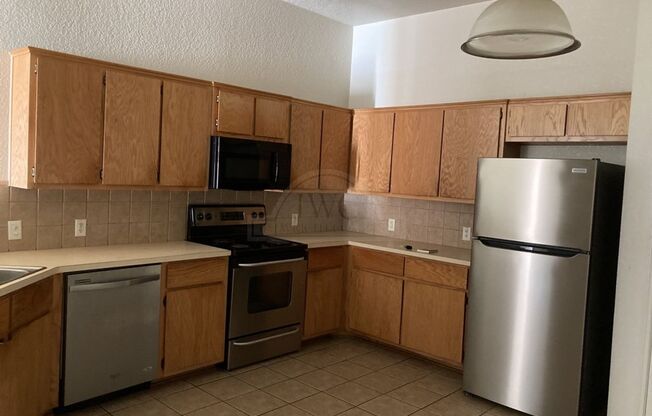 3 beds, 2 baths, $1,225