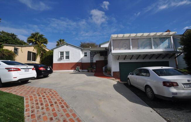 Large House, Close to Campus!!