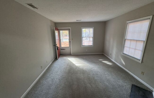 2 beds, 1 bath, $750, Unit 2257