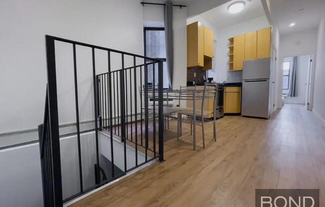 2 beds, 1 bath, $5,395, Unit 1E