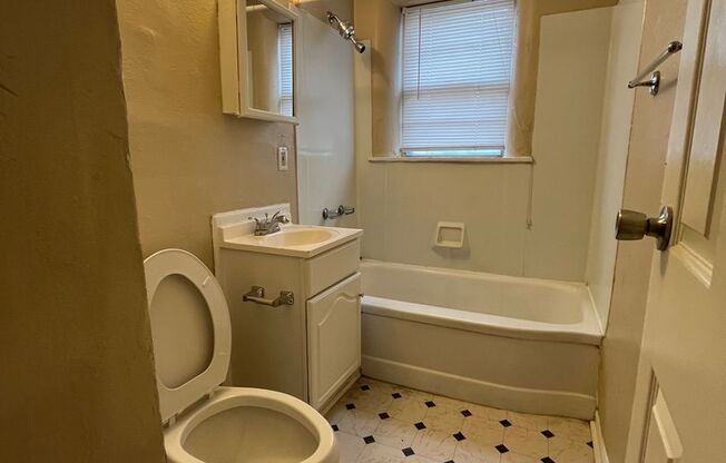 2 beds, 1 bath, $700