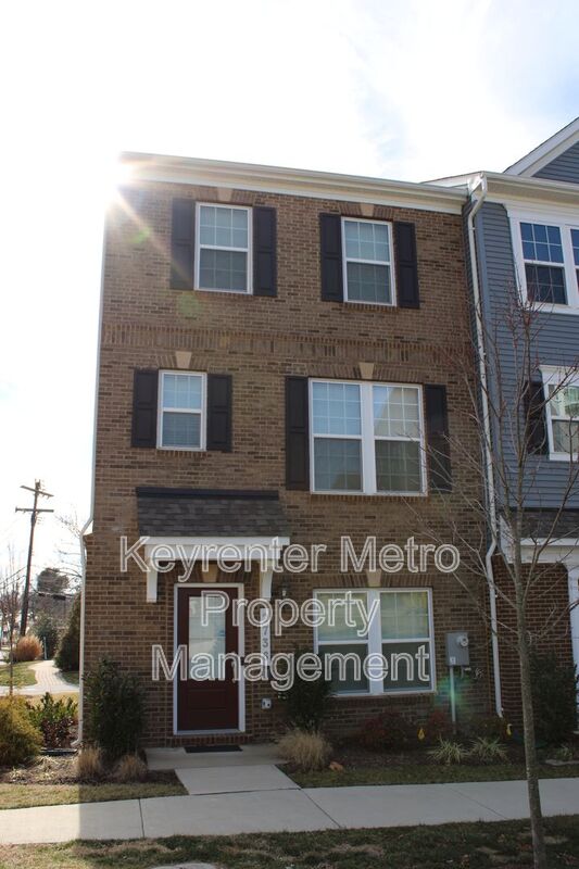 2736 PINEBROOK RD