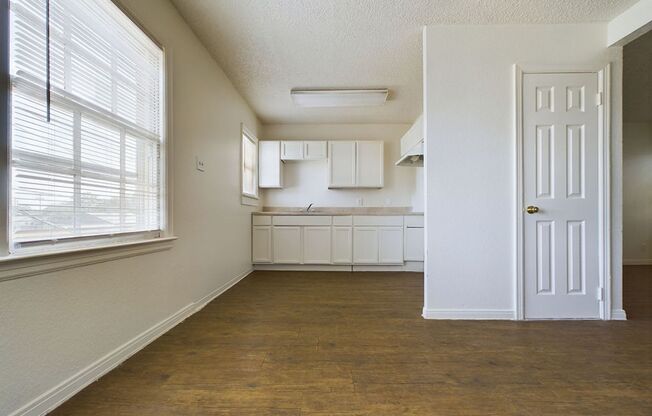 2 beds, 1 bath, 747 sqft, $700