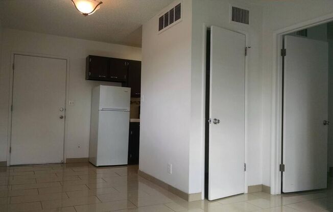 1 bed, 1 bath, 503 sqft, $999, Unit 12