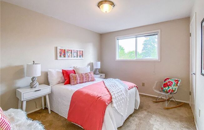 5 beds, 3 baths, $3,900