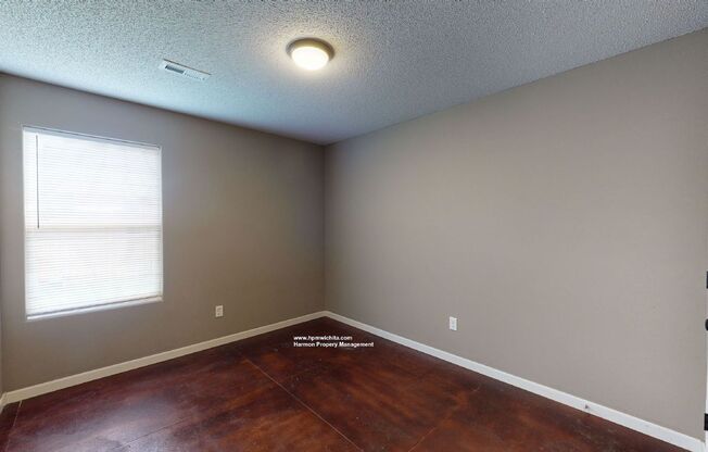 1270 N CURTIS CT